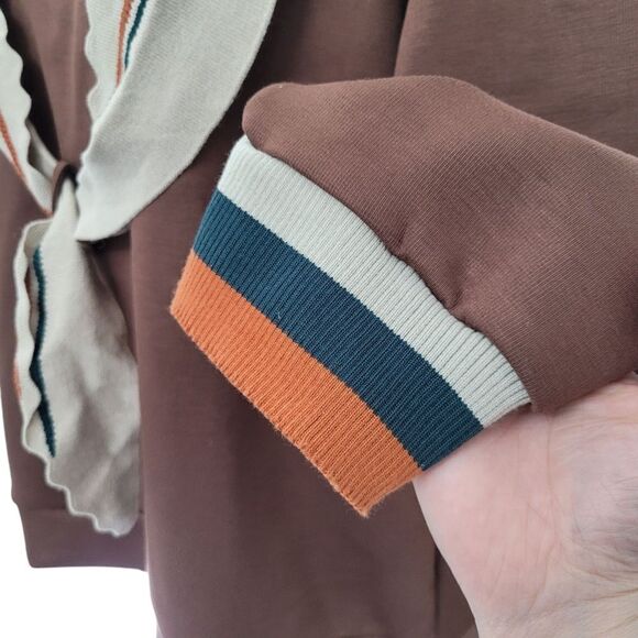 2/$20 Brown & Orange Ribbon Bow Crewneck Sweatshirt Size: Large - Picture 6 of 8